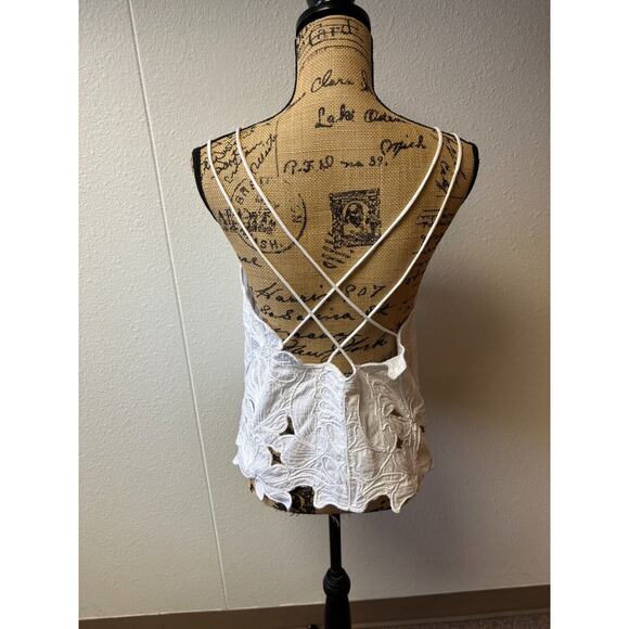 NWT H&M White Summer Top Floral Embroidered Criss Cross Back Thin M - Picture 2 of 10